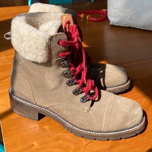 Frye Samantha Hiker Boots. Barely used (turns out my feet are too wide 😭)